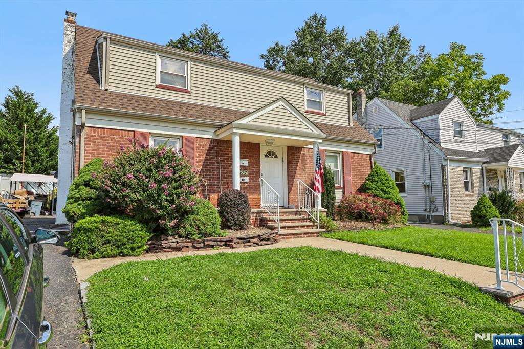 15-27 Parmelee Avenue Property Photo 2