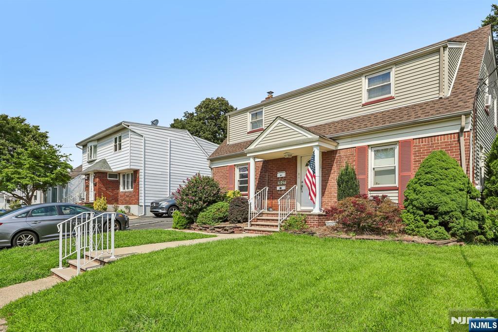15-27 Parmelee Avenue Property Photo 3