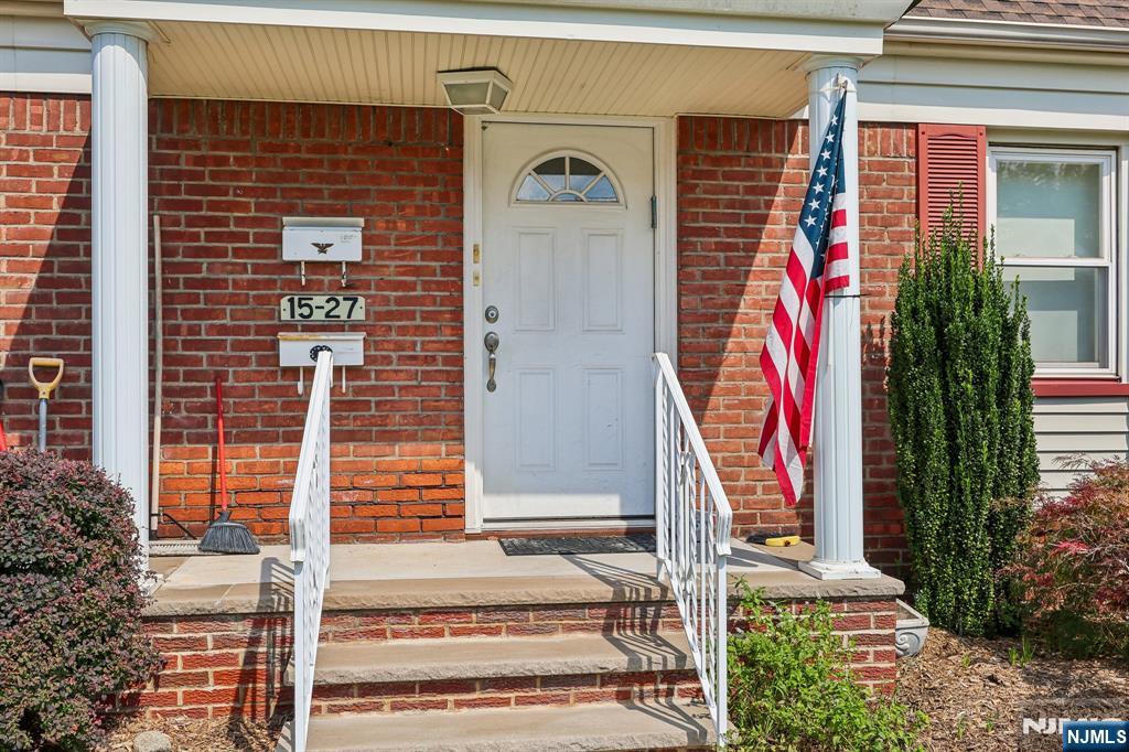 15-27 Parmelee Avenue Property Photo 4