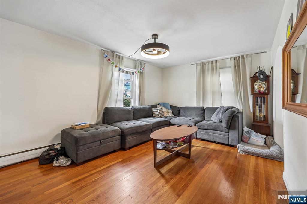 15-27 Parmelee Avenue Property Photo 6