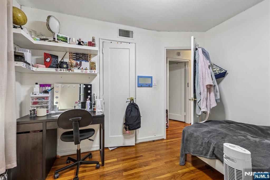 15-27 Parmelee Avenue Property Photo 17