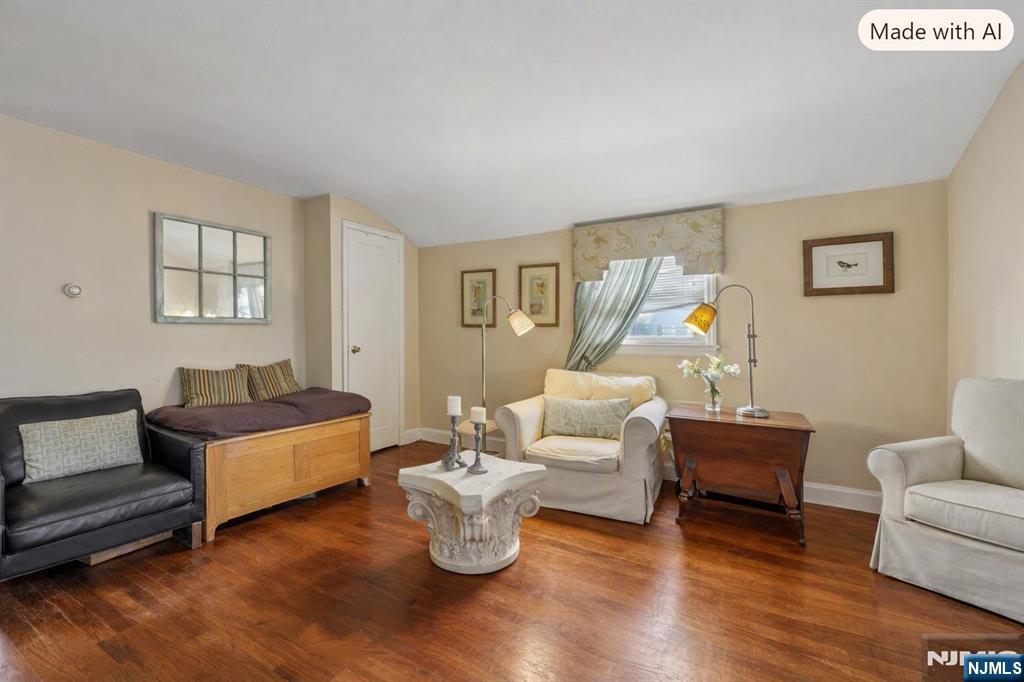 15-27 Parmelee Avenue Property Photo 19
