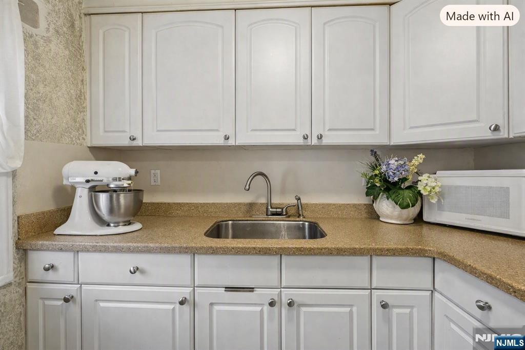15-27 Parmelee Avenue Property Photo 24