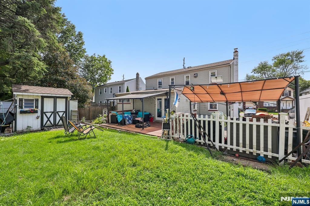 15-27 Parmelee Avenue Property Photo 31