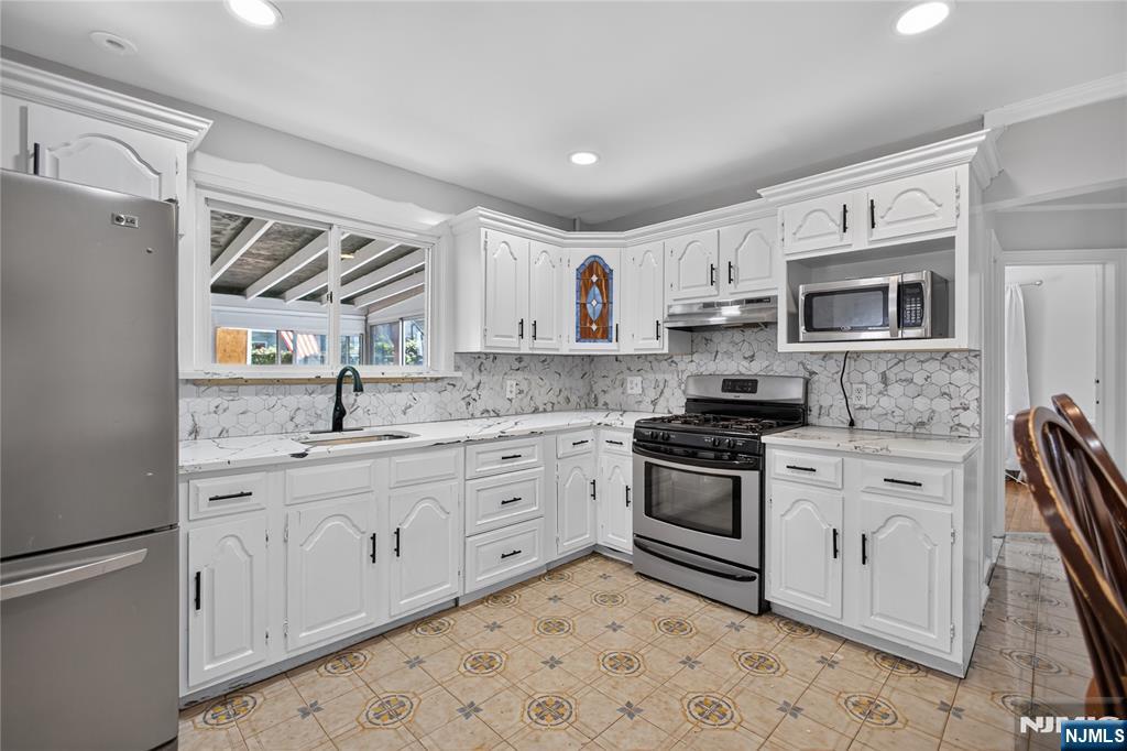 407 Palisade Avenue Property Photo 3