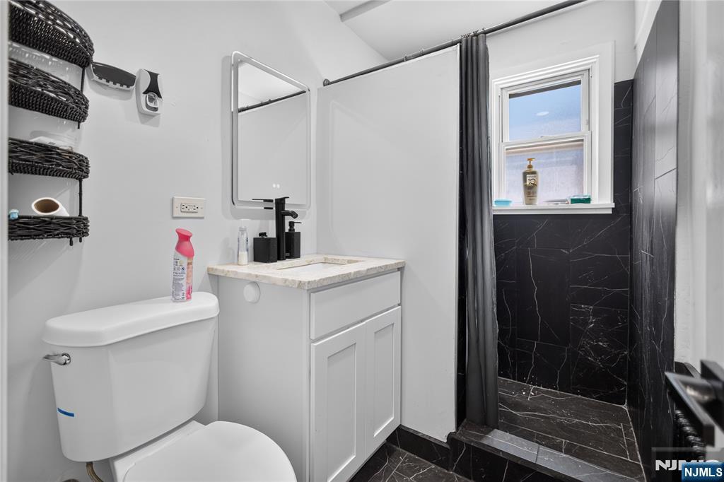 407 Palisade Avenue Property Photo 6