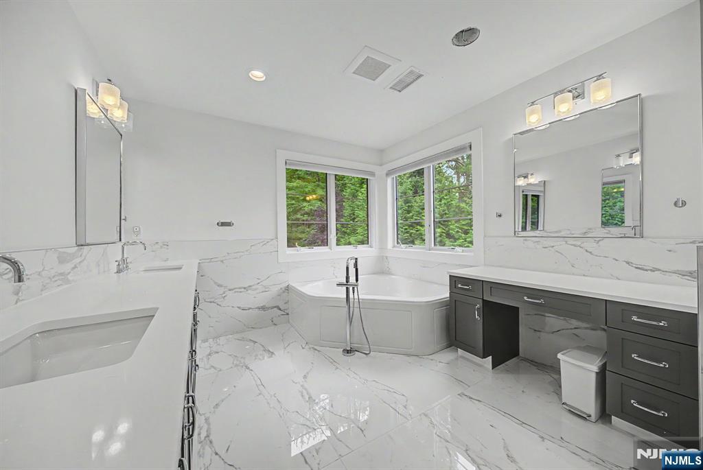 28 Leroy Street Property Photo 25