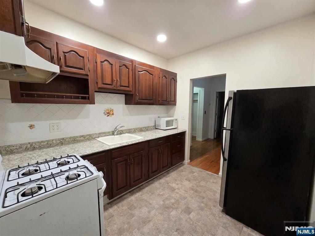 505 Hoboken Road B Property Photo 4