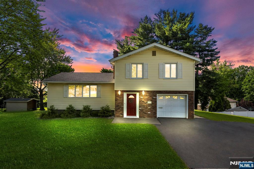 33 Waling Drive Property Photo 1