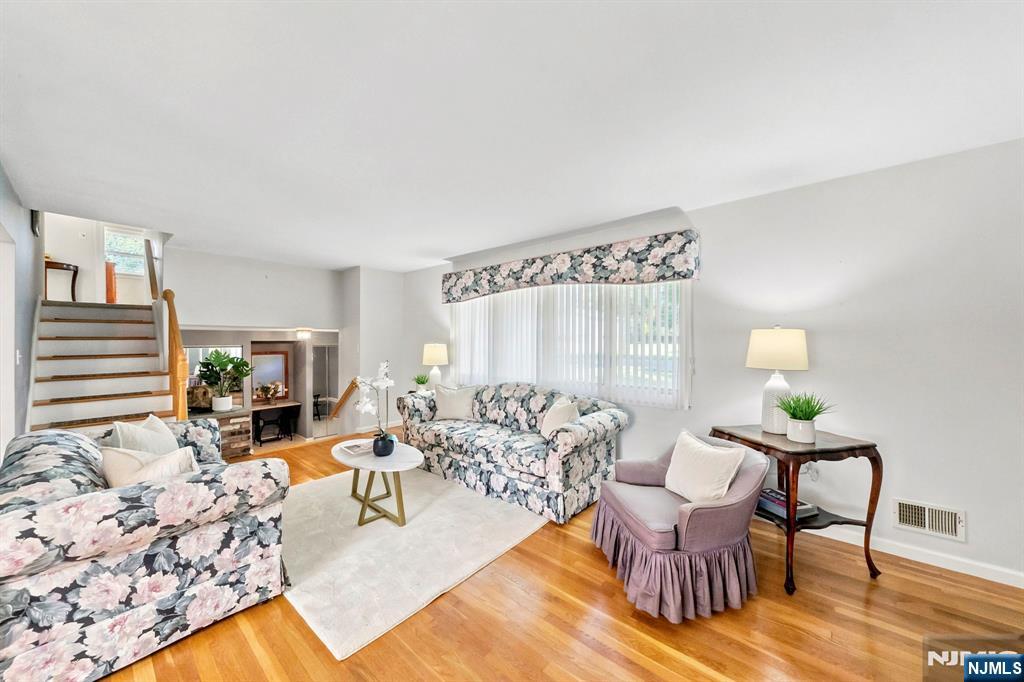 33 Waling Drive Property Photo 6