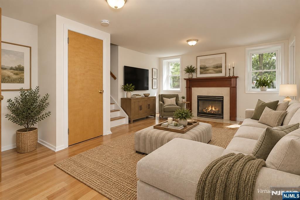 253 Jeffer Street Property Photo 8