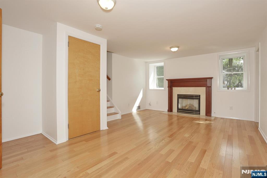 253 Jeffer Street Property Photo 9