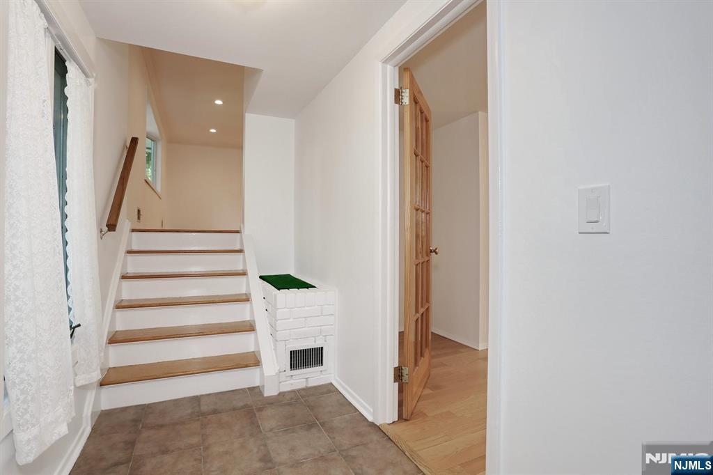 253 Jeffer Street Property Photo 11