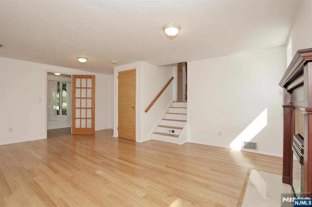 253 Jeffer Street Property Photo 12