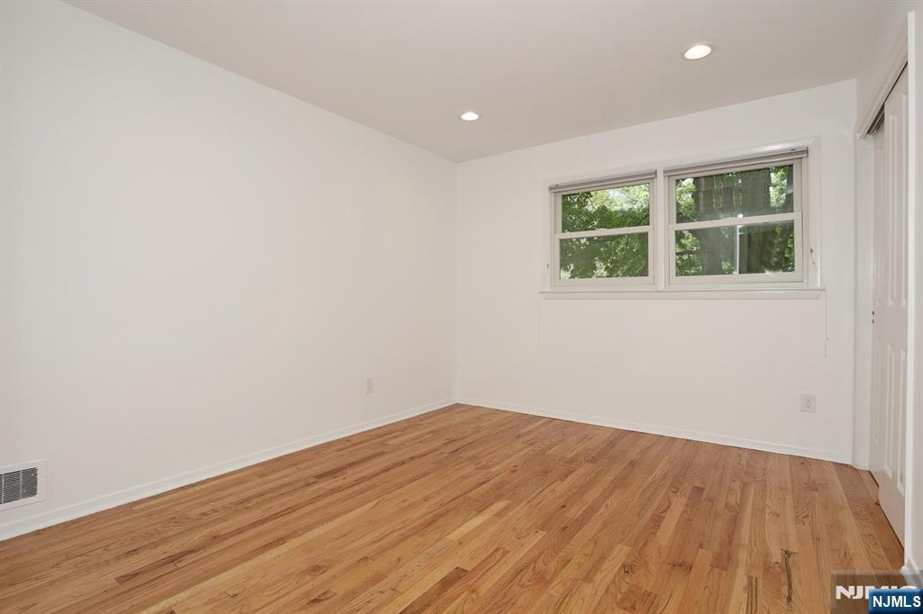 253 Jeffer Street Property Photo 17