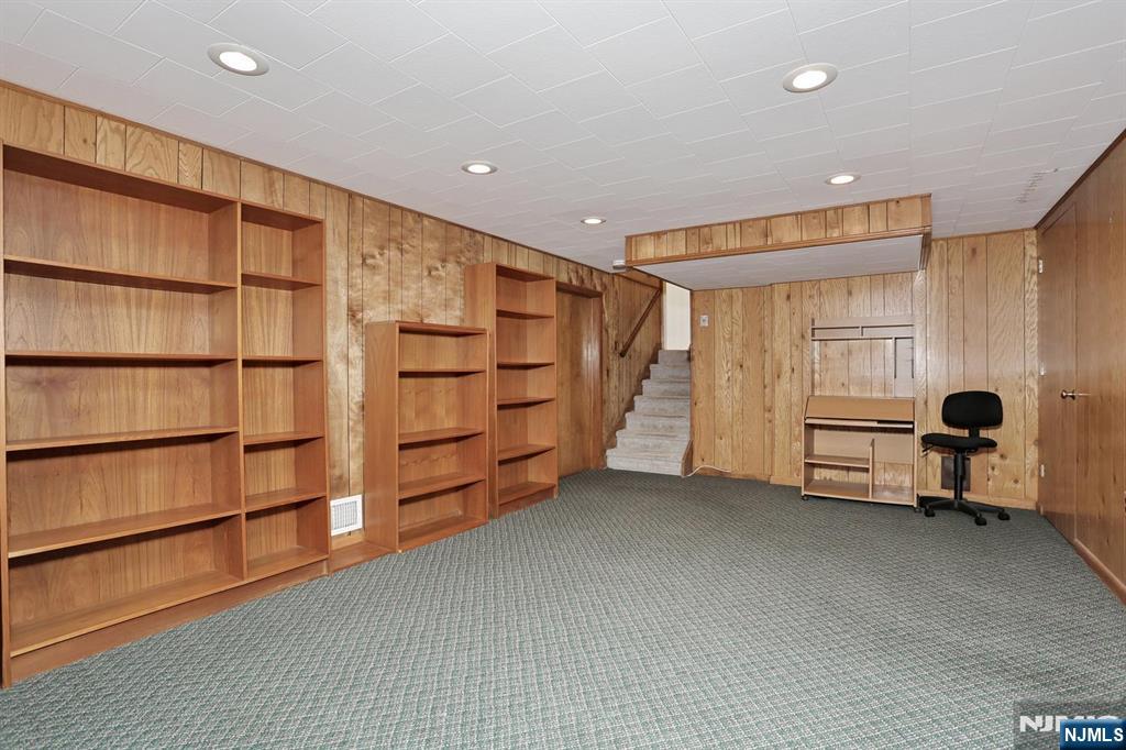 253 Jeffer Street Property Photo 20