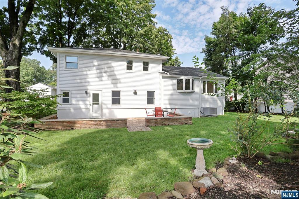 253 Jeffer Street Property Photo 21