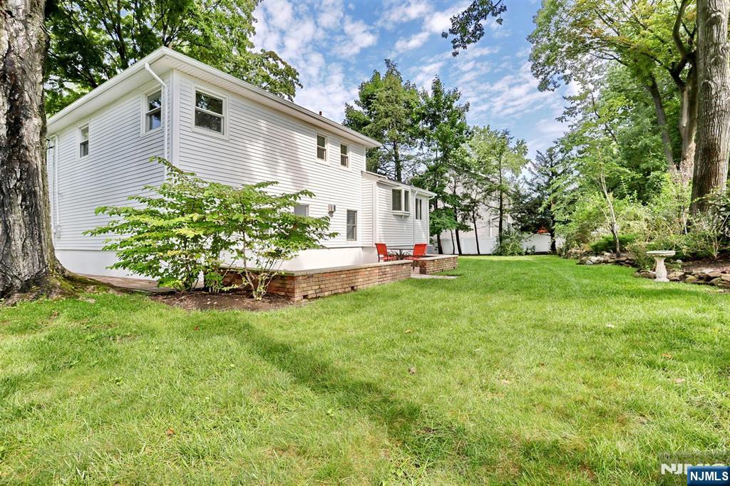 253 Jeffer Street Property Photo 22