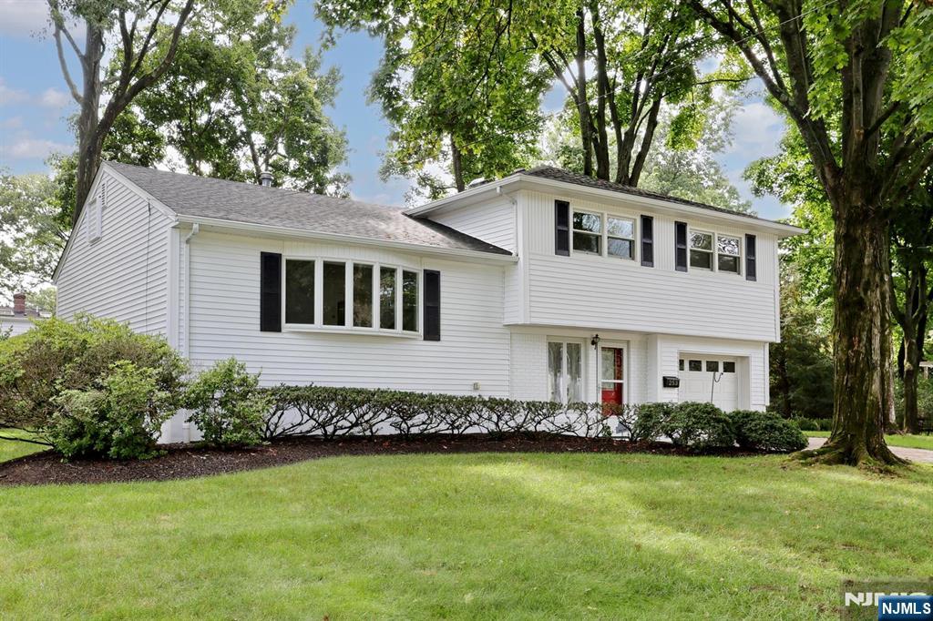253 Jeffer Street Property Photo 25