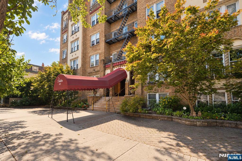 63 Sherman Place D5 Property Photo 6