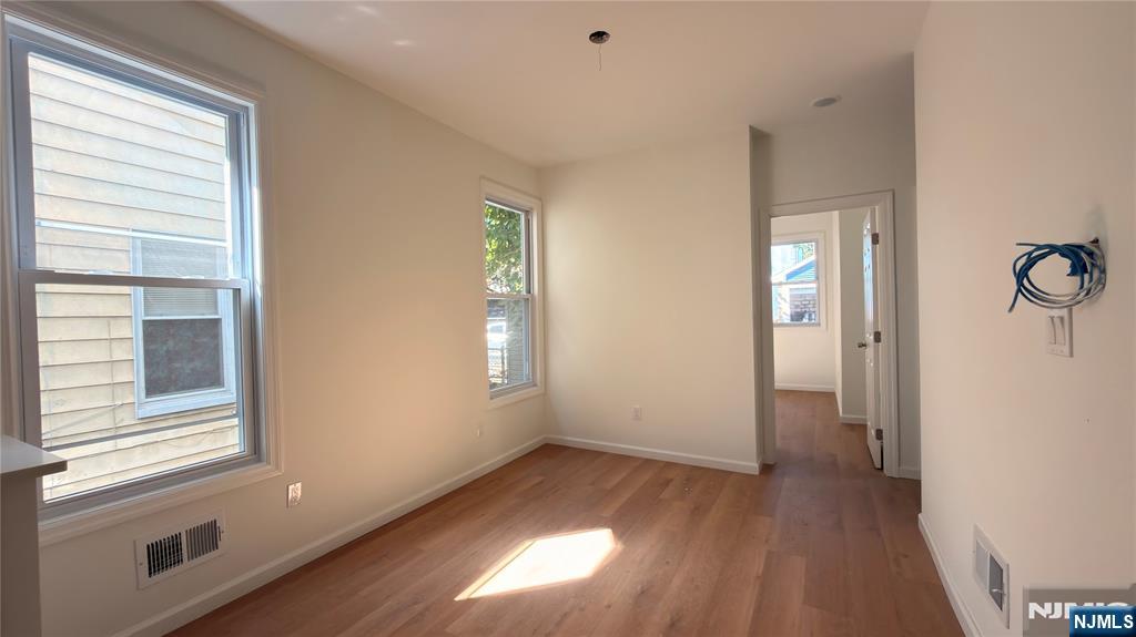 346-348 Woodside Avenue Property Photo 5