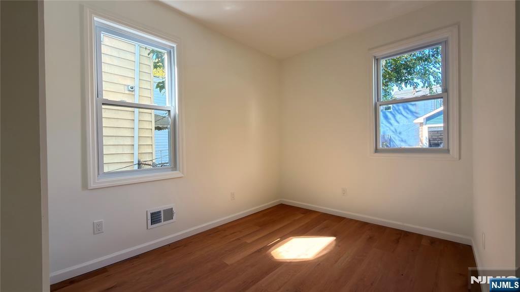 346-348 Woodside Avenue Property Photo 9