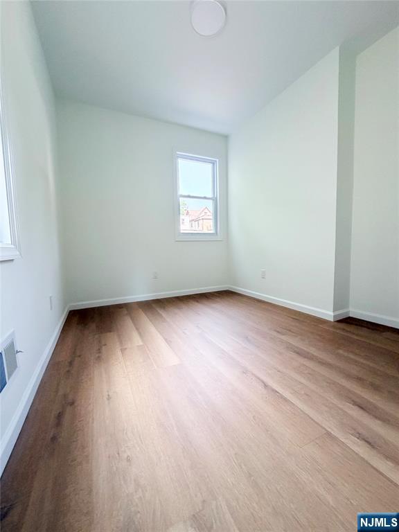 346-348 Woodside Avenue Property Photo 13