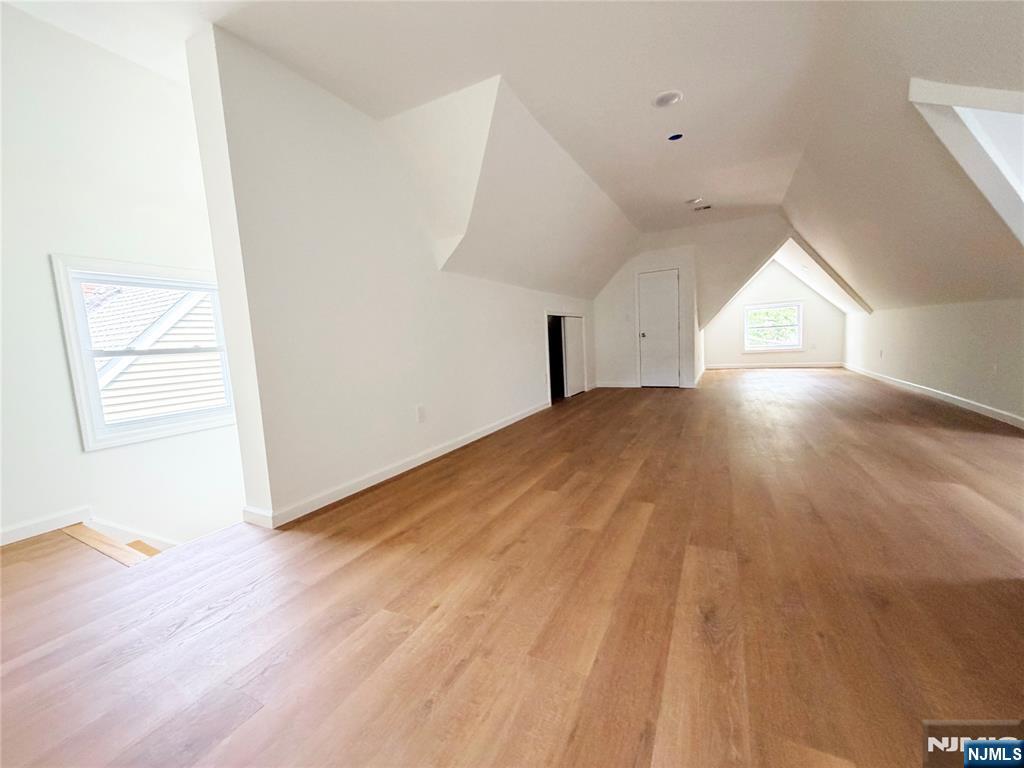 346-348 Woodside Avenue Property Photo 16