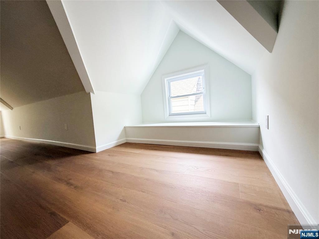 346-348 Woodside Avenue Property Photo 17
