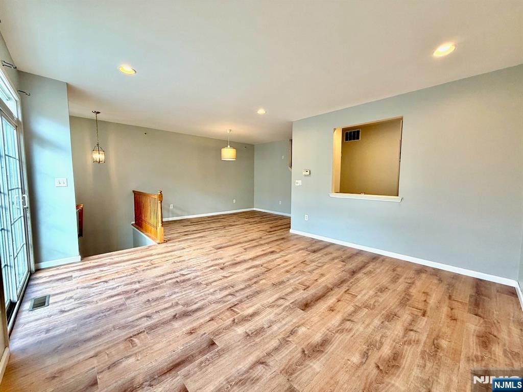 6 Mcmartin Court Property Photo 3