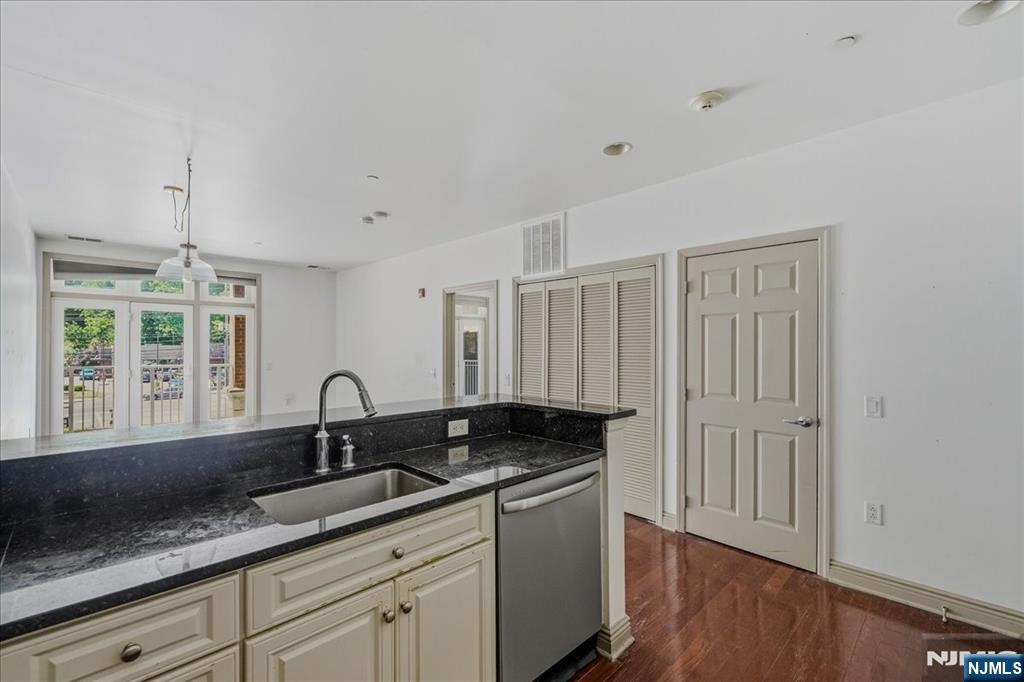 7400 River Road 217 Property Photo 5