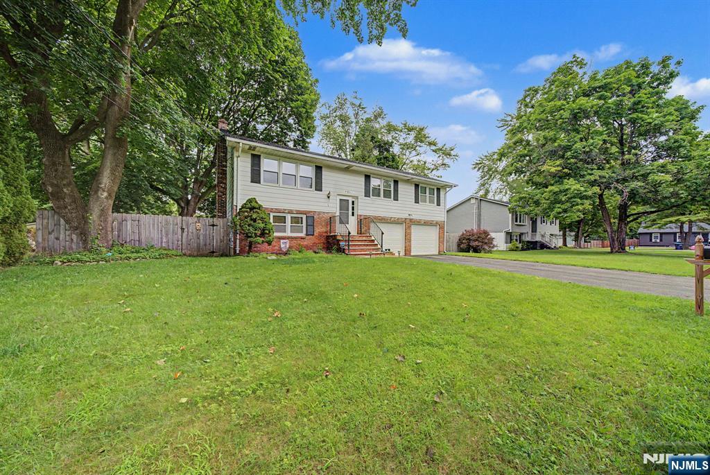 401 E Plane Street Property Photo 1