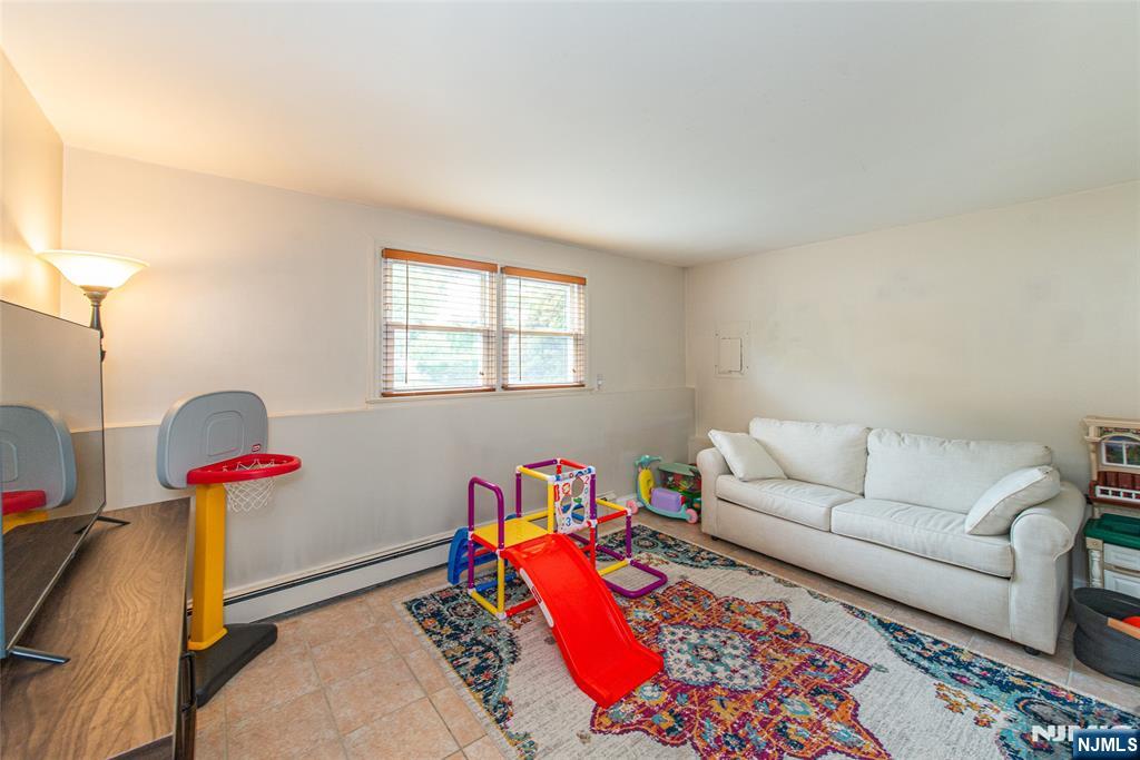 401 E Plane Street Property Photo 18