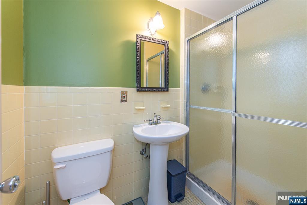 401 E Plane Street Property Photo 20
