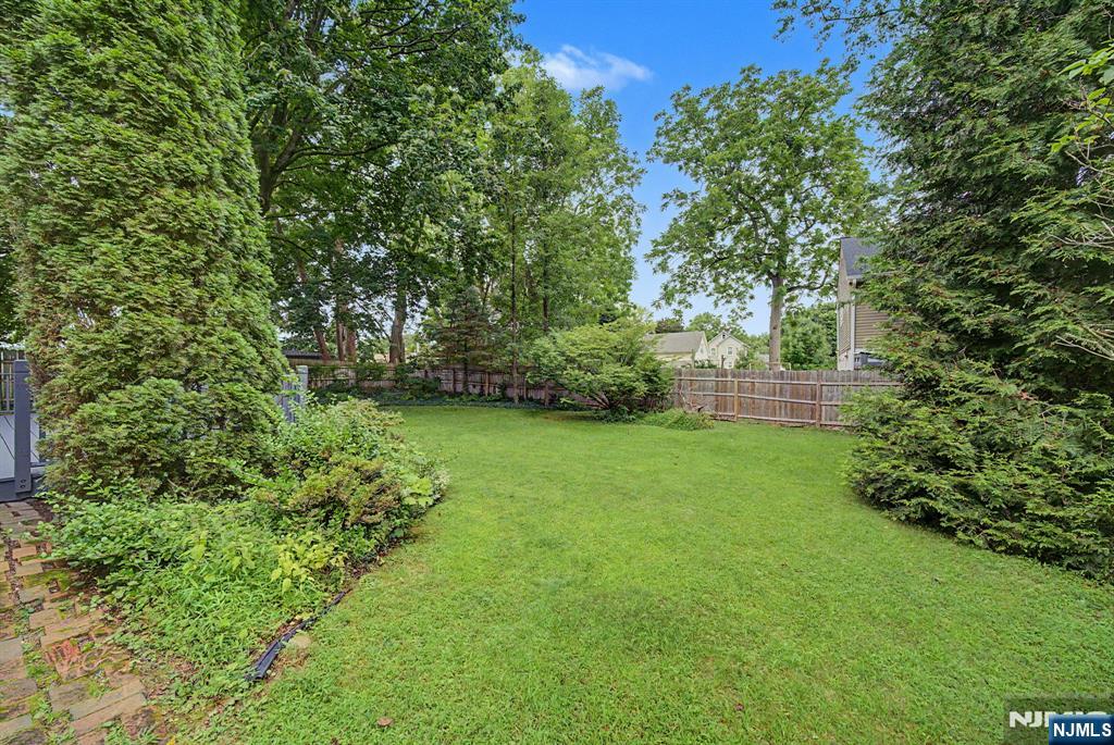 401 E Plane Street Property Photo 23