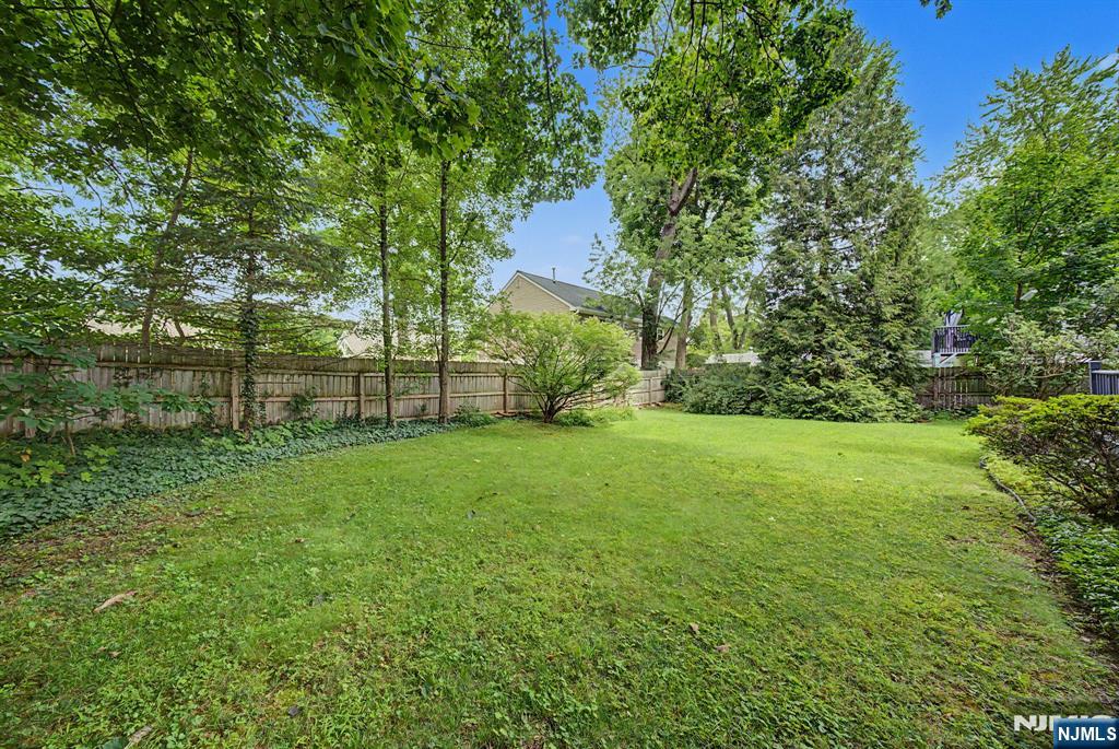 401 E Plane Street Property Photo 26