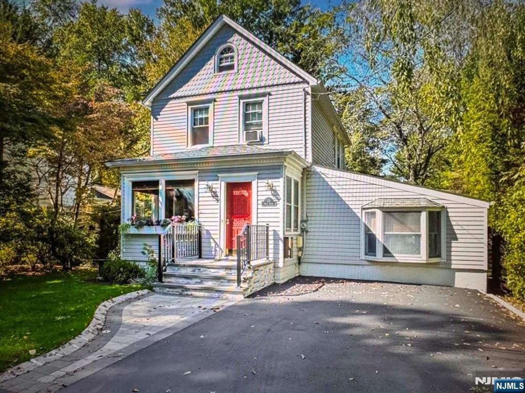 25 Maple Avenue Property Photo 1