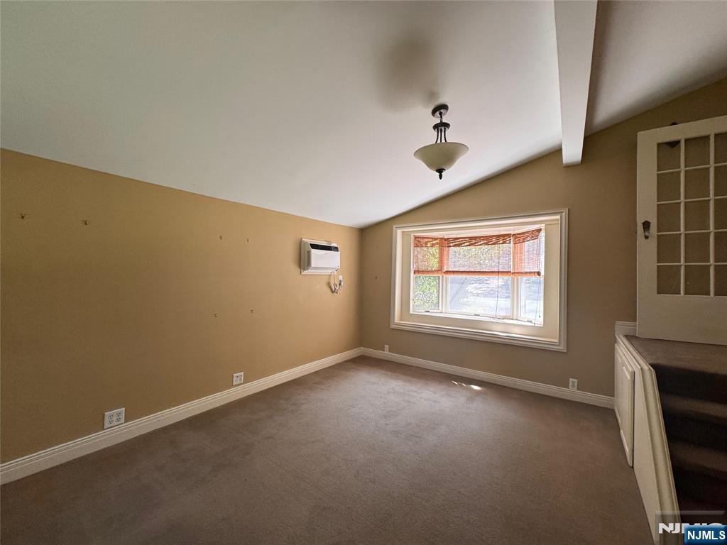 25 Maple Avenue Property Photo 16