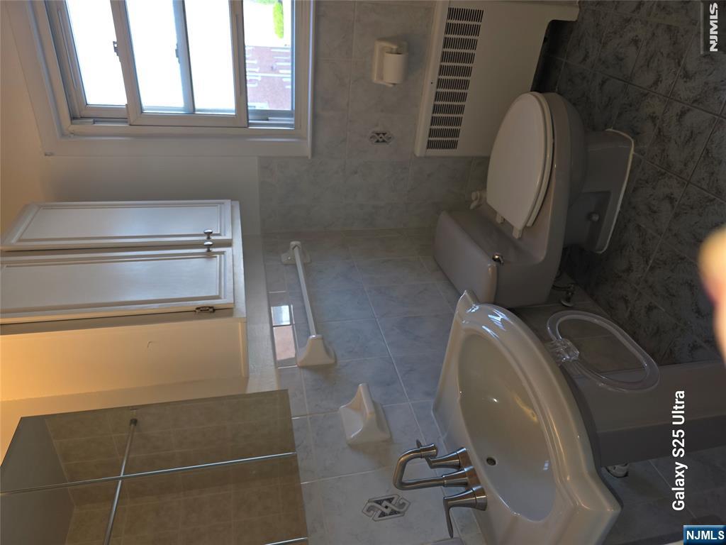 124 Reservoir Avenue 2b Property Photo 8