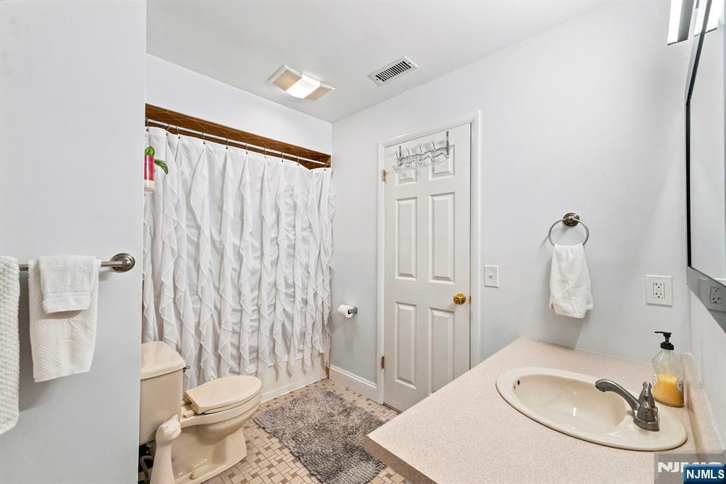 5c New Bedford Road Property Photo 27