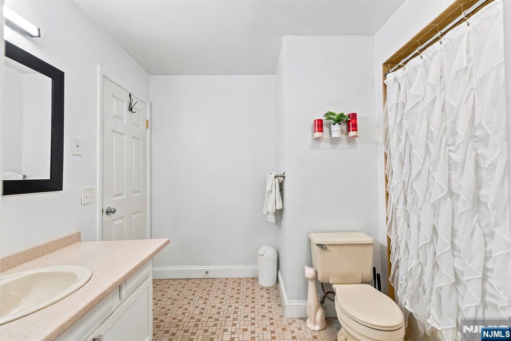 5c New Bedford Road Property Photo 28