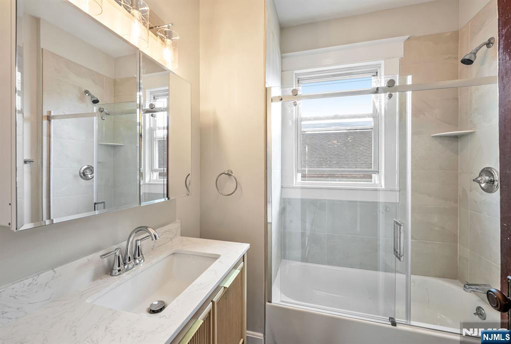 18 Unit 2 Lincoln Avenue 2 Property Photo 19