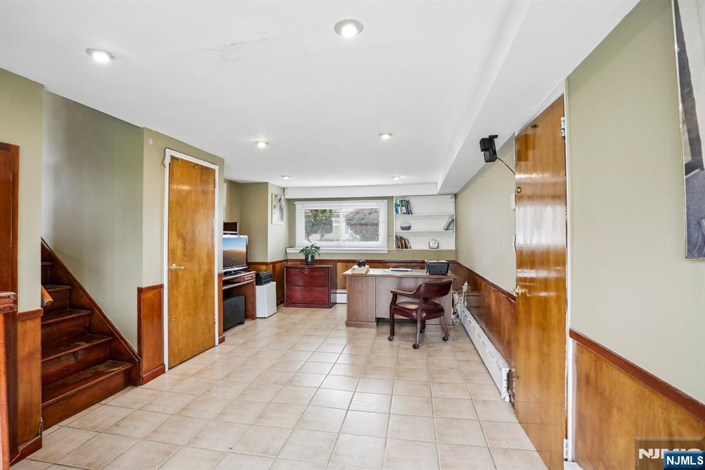 145 Sutton Place Property Photo 22