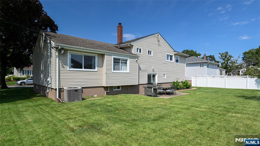 145 Sutton Place Property Photo 26