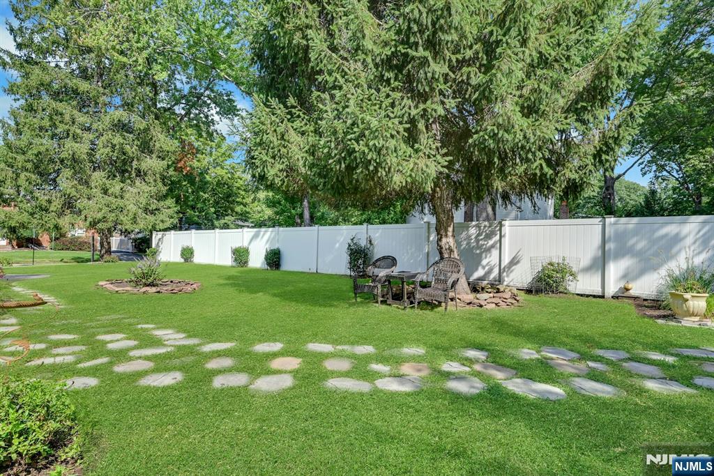 10 Knickerbocker Road Property Photo 13