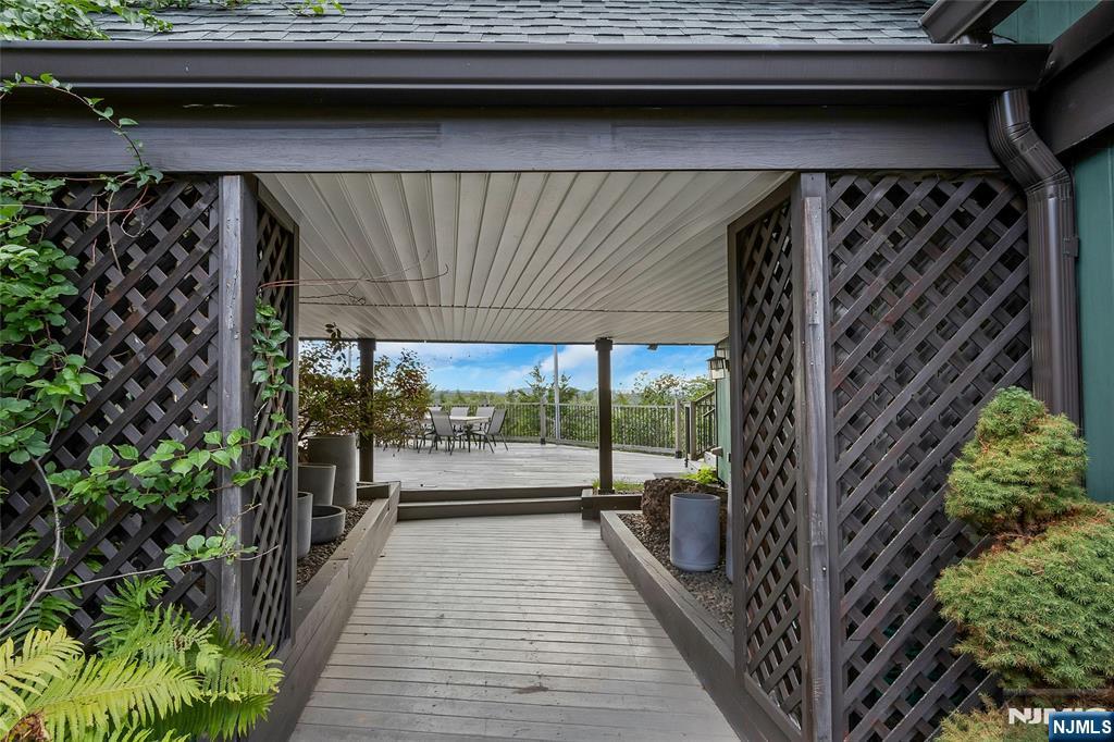 69 Cedar Pond Lane Property Photo 3
