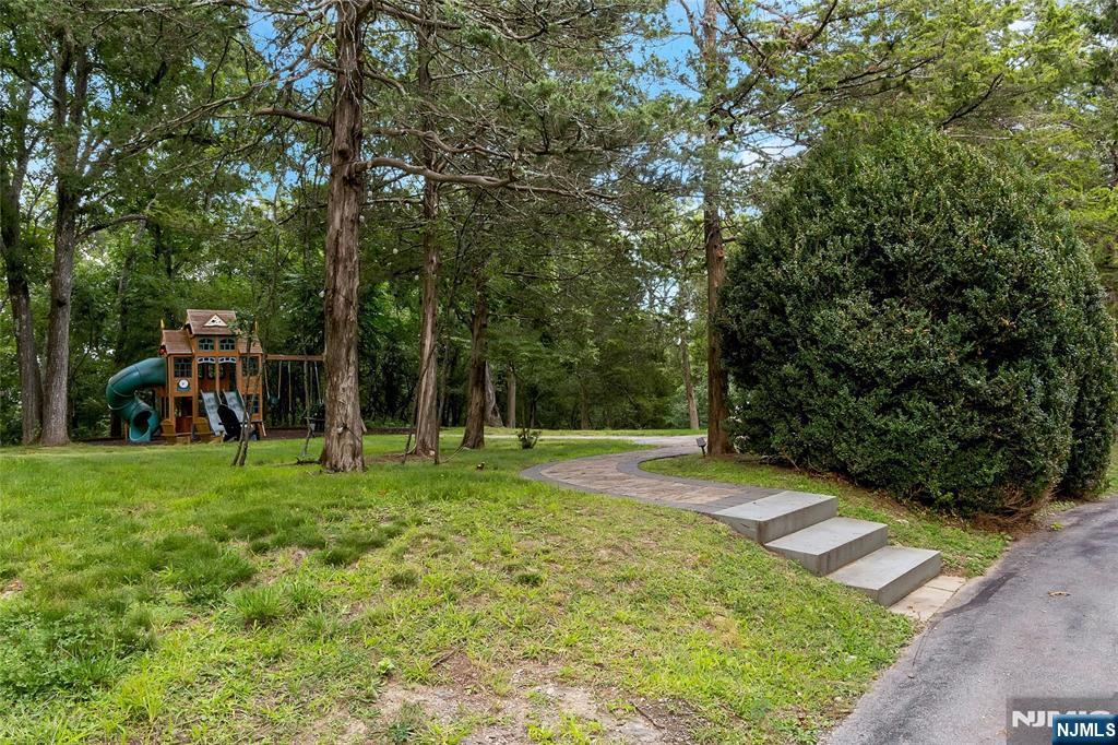 69 Cedar Pond Lane Property Photo 11