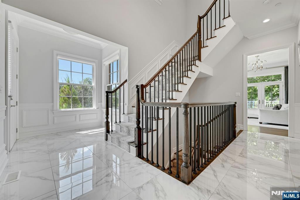 100 Heights Lane Property Photo 4