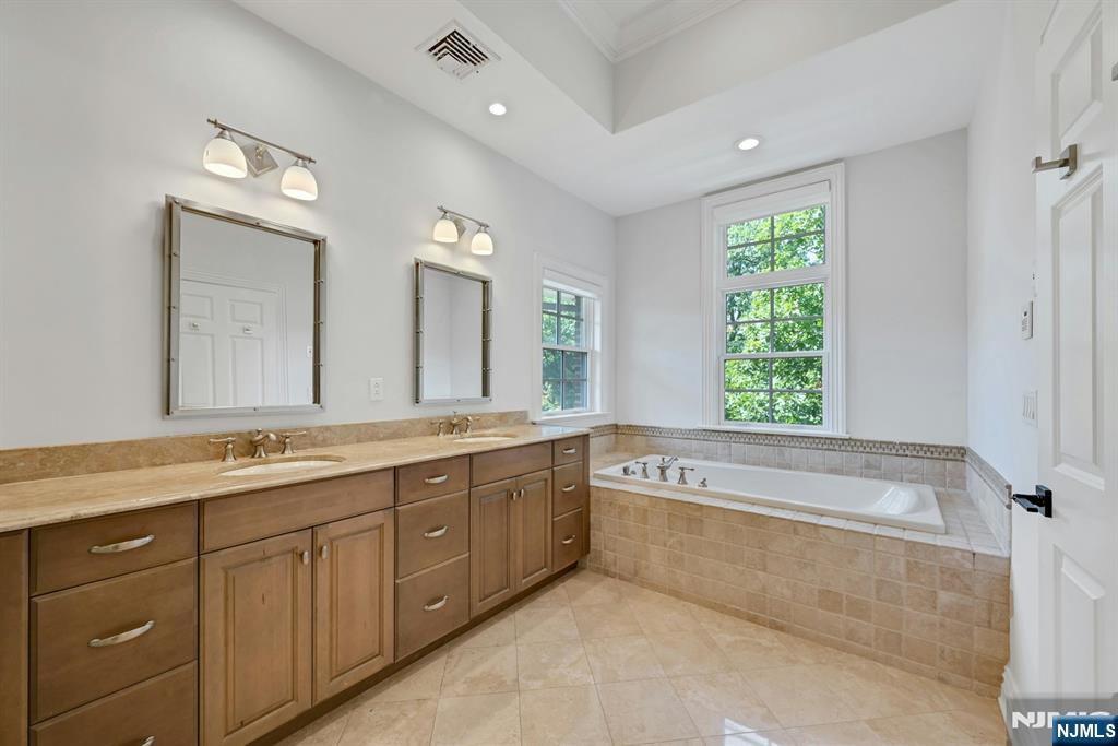 100 Heights Lane Property Photo 25