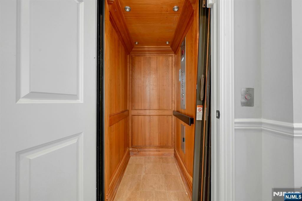 100 Heights Lane Property Photo 33